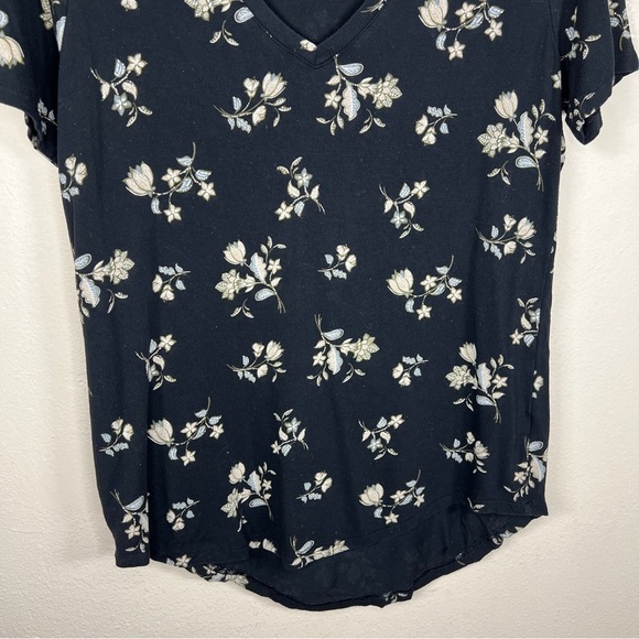 XS OLD NAVY BLACK BEIGE FLORAL PRINT TEE SHORT SLEEVE STRETCH VNECK TSHIRT - Picture 3 of 6